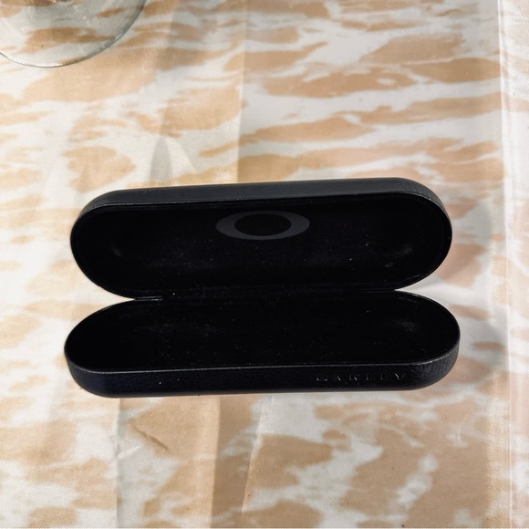 Oakley Sunglasses Case - Picture 5 of 9